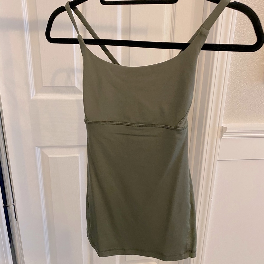 Lululemon workout top